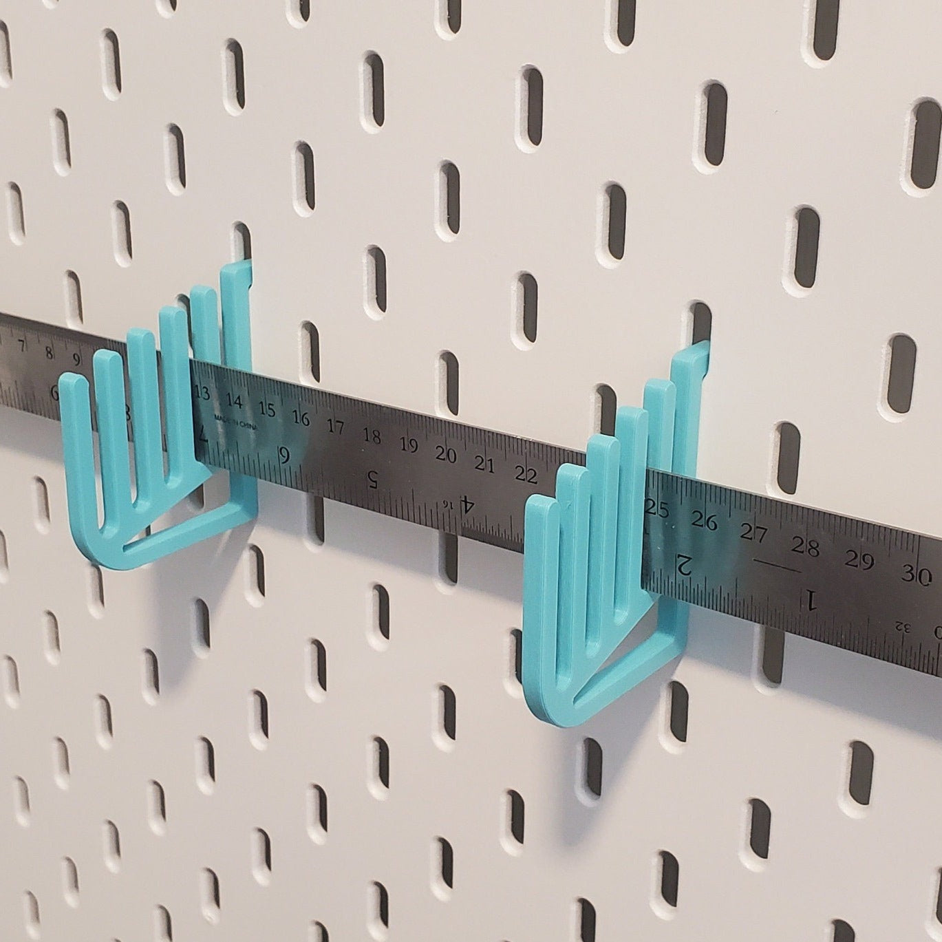 Teal Ruler holder on White Skadis board